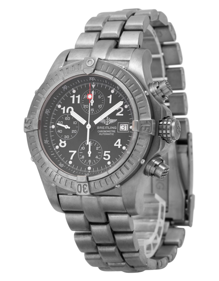 Breitling Chrono Avenger E13360 - 44 mm Titanium side