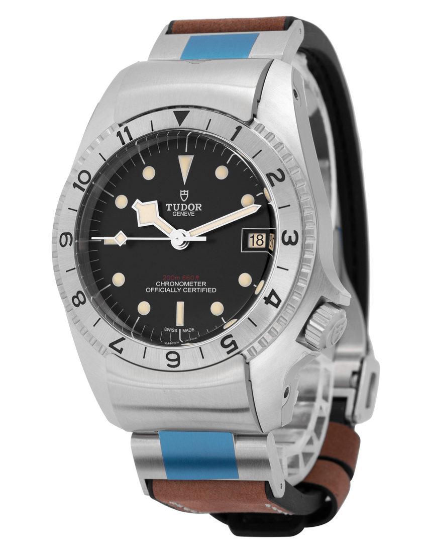 Tudor Black Bay P01 70150 - 42 mm Leather side