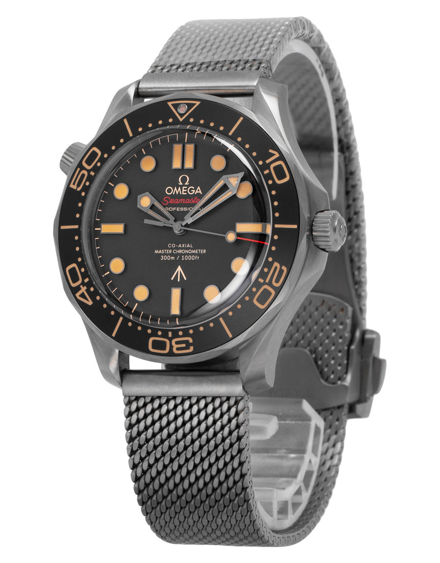 Omega Seamaster Diver 300M Co-Axial Master Chronometer 007 Edition 210.90.42.20.01.001 - 42 mm Titanium side