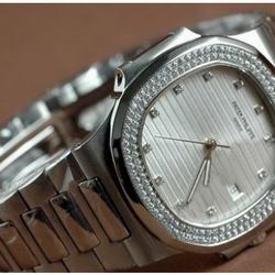 Patek Philippe Nautilus 7010/1R ETA 2824-2 Designer Ladies