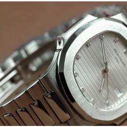 Patek Philippe Nautilus ETA 2824-2 Top Ladies 7011/1G