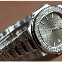 Patek Philippe Nautilus Knockoff 7010/1R ETA 2824-2 Ladies
